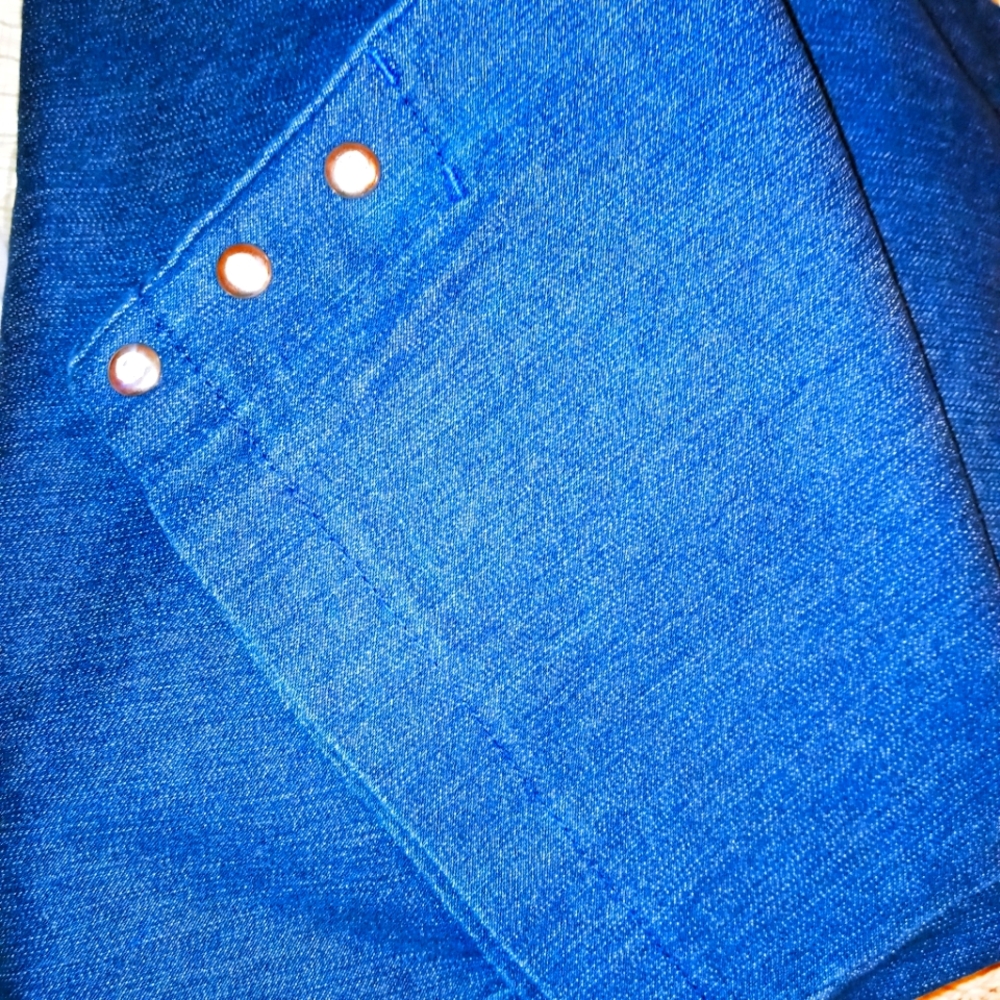 New Capri w studs.
